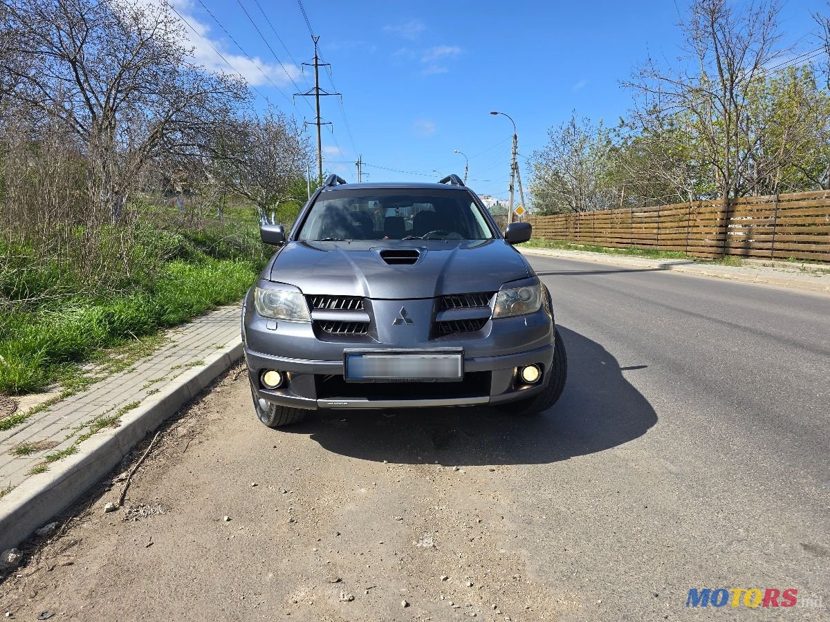 2005' Mitsubishi Outlander photo #3