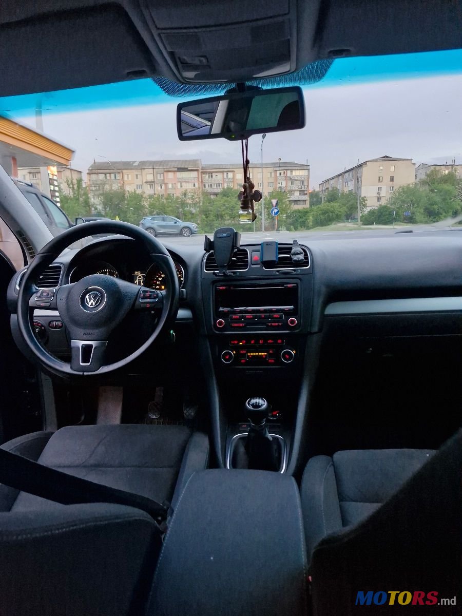 2009' Volkswagen Golf photo #6