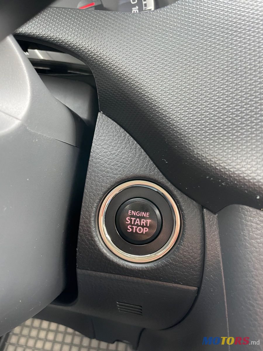 2011' Suzuki Swift photo #5