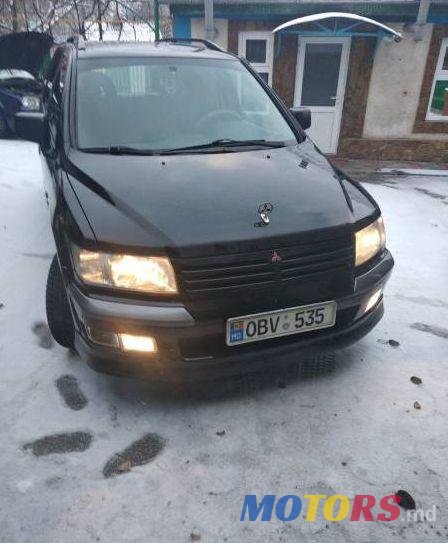 2000' Mitsubishi Space Wagon photo #1
