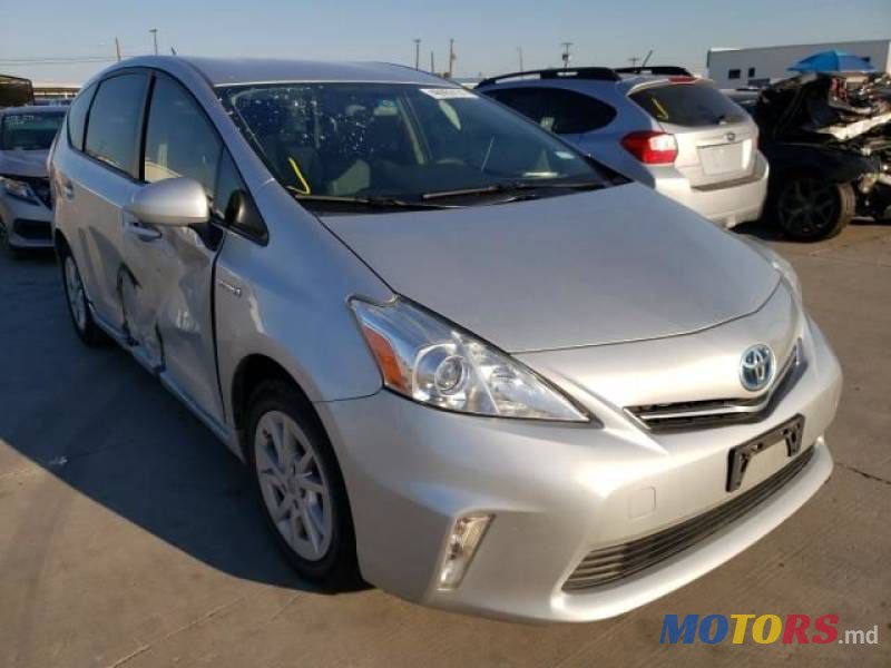 2013' Toyota Prius v photo #1