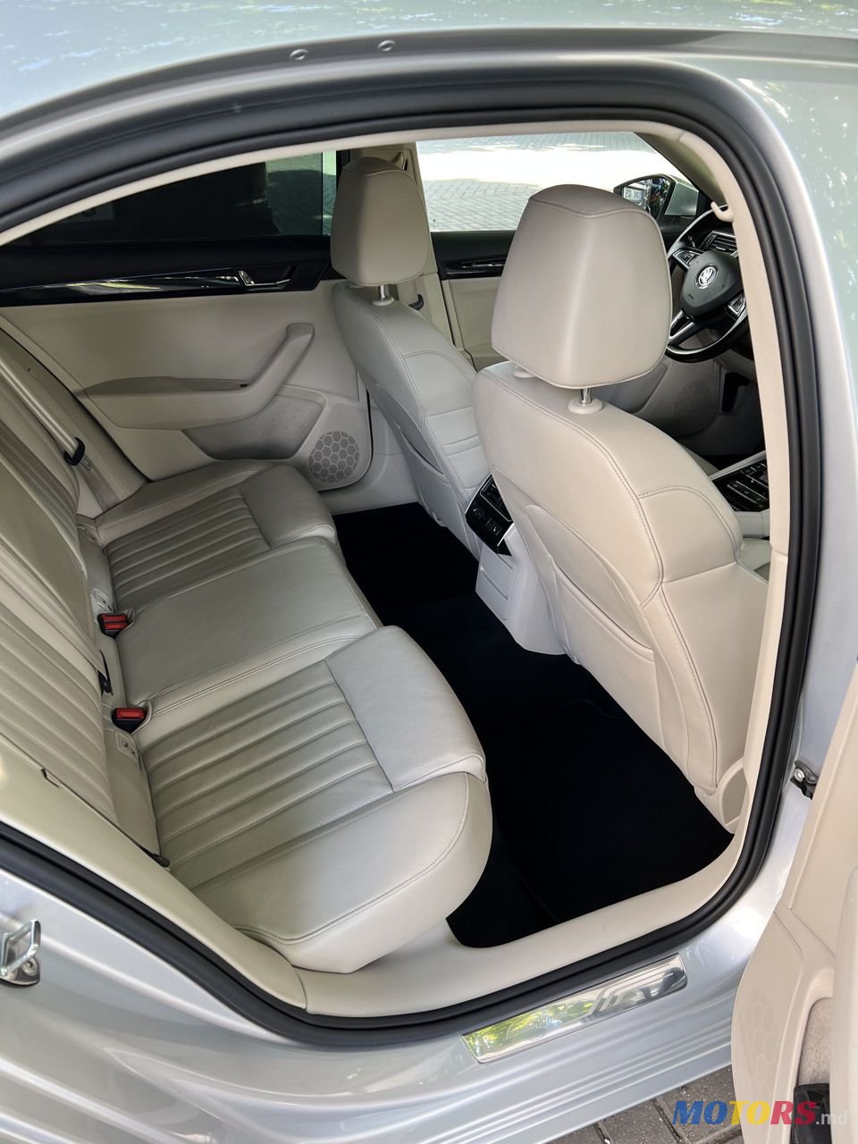 2016' Skoda Superb photo #4