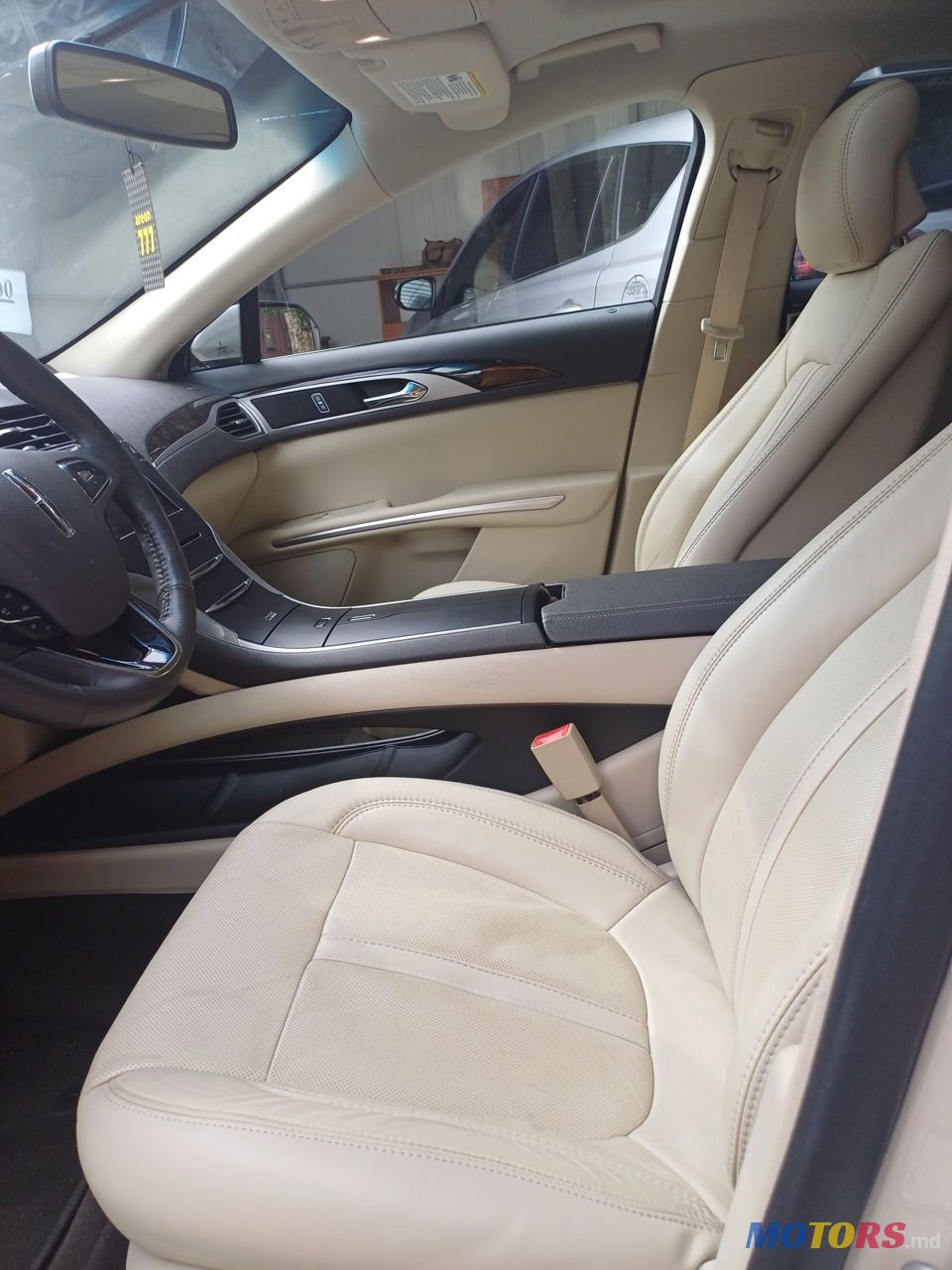 2014' Lincoln MKZ photo #5