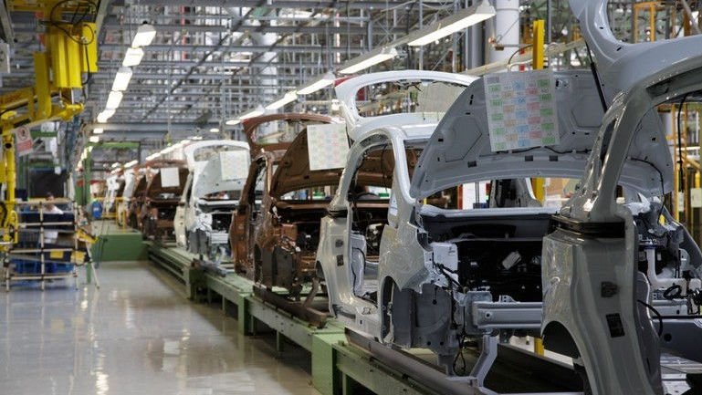 Concedieri masive la uzinele de automobile din România. Care e motivul