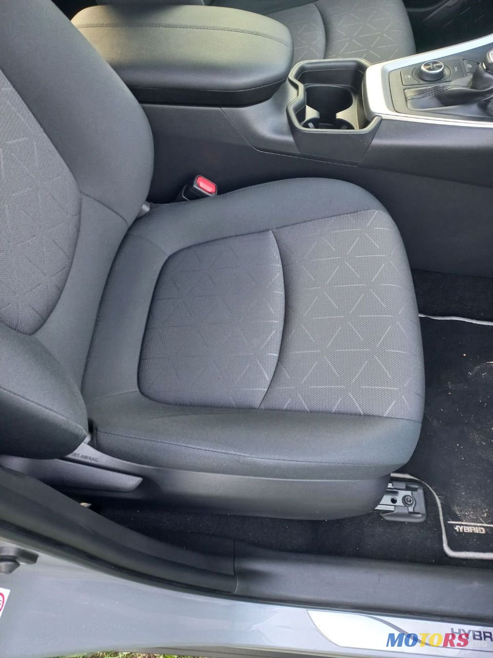 2020' Toyota RAV4 photo #6