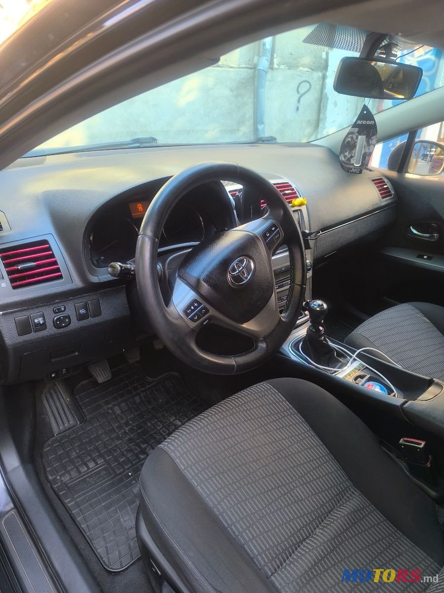 2011' Toyota Avensis photo #3