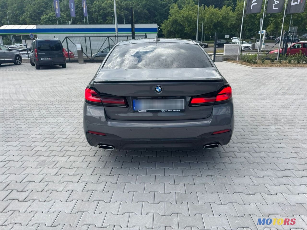 2021' BMW 5 Series photo #3