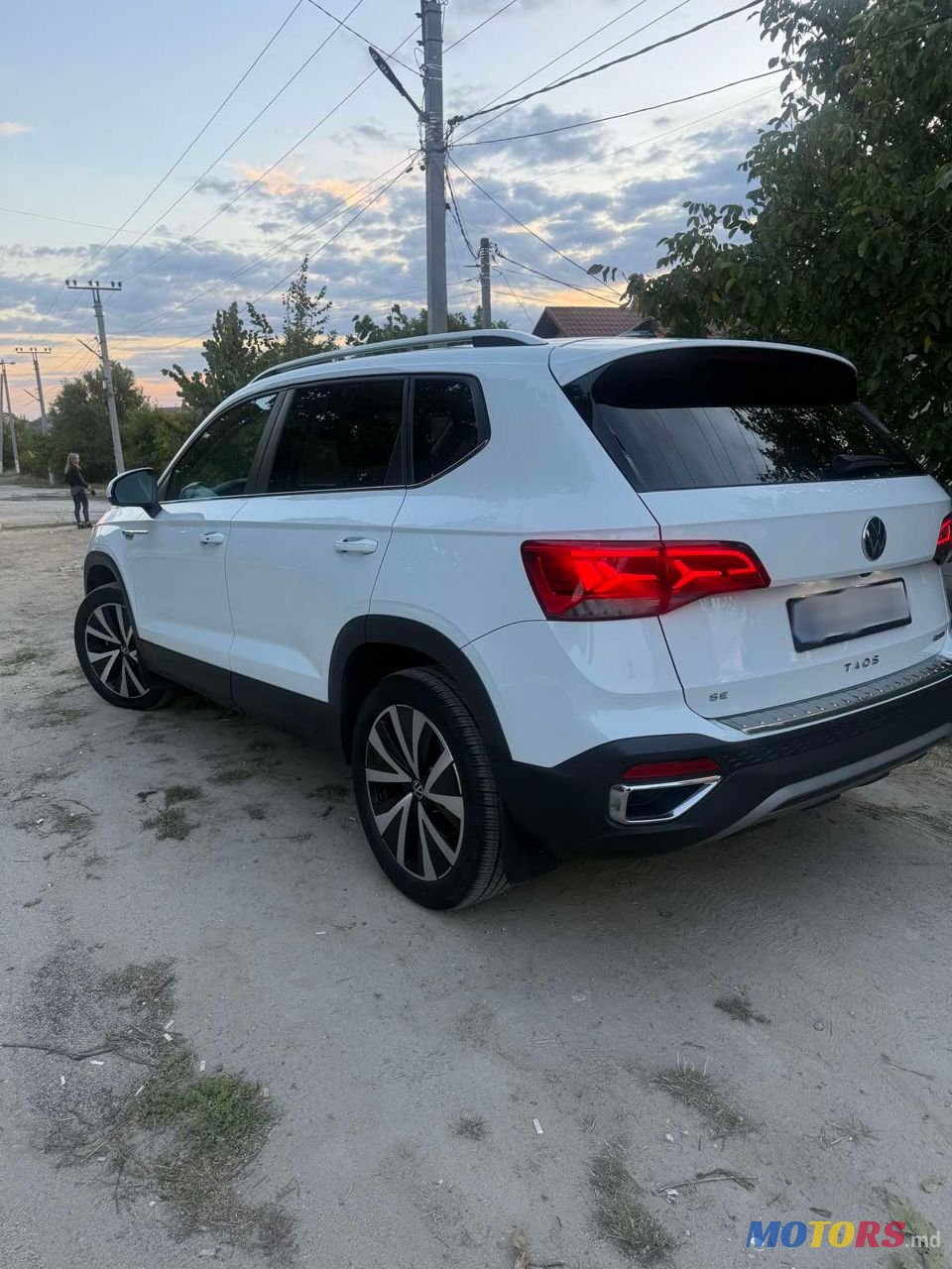 2022' Volkswagen Taos photo #2