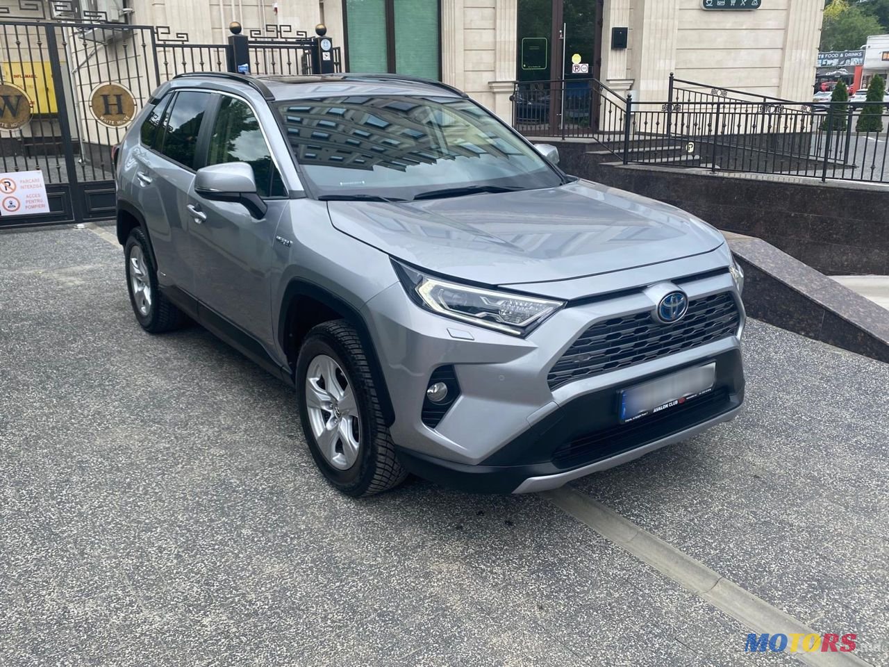 2019' Toyota RAV4 photo #1