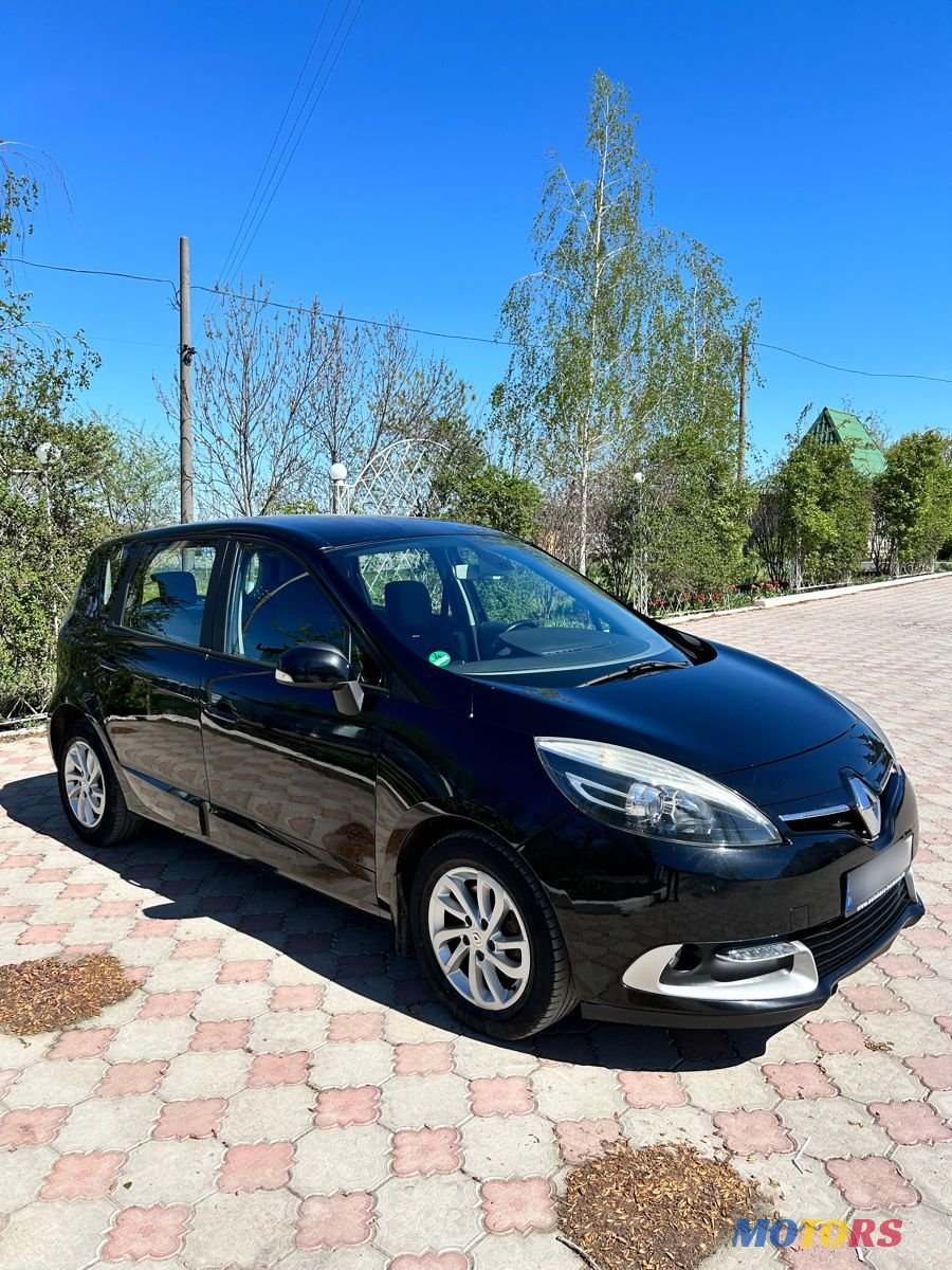 2013' Renault Scenic photo #2