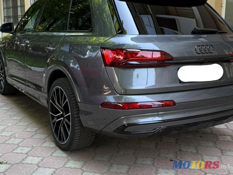 2021' Audi Q7 photo #3