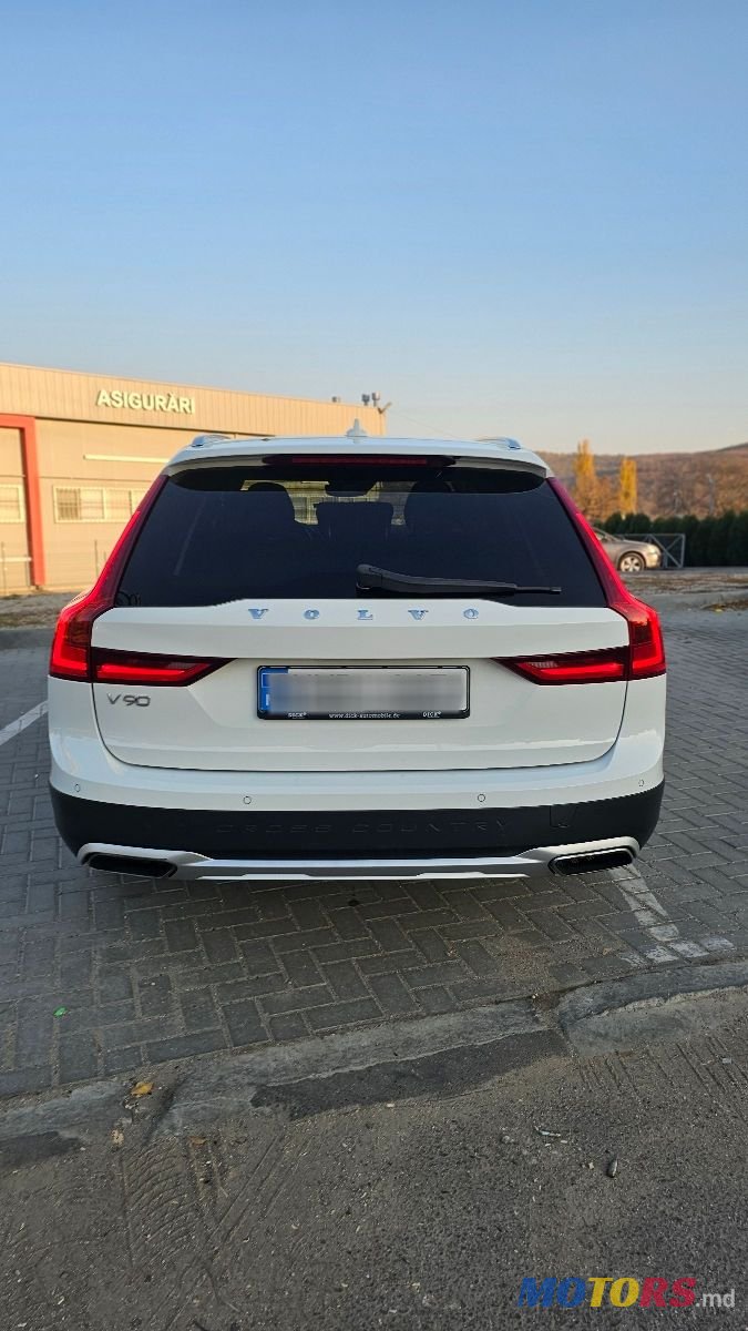 2018' Volvo V90 Cross Country photo #5