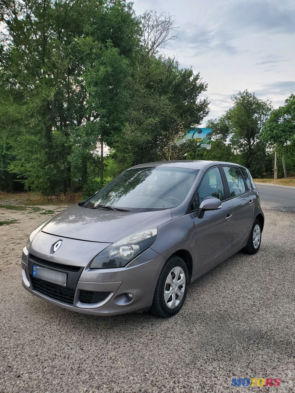 2010' Renault Scenic photo #1