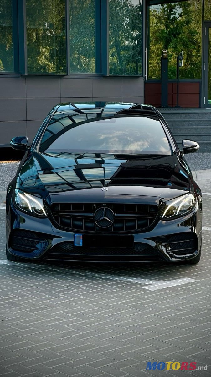 2017' Mercedes-Benz E-Class photo #2