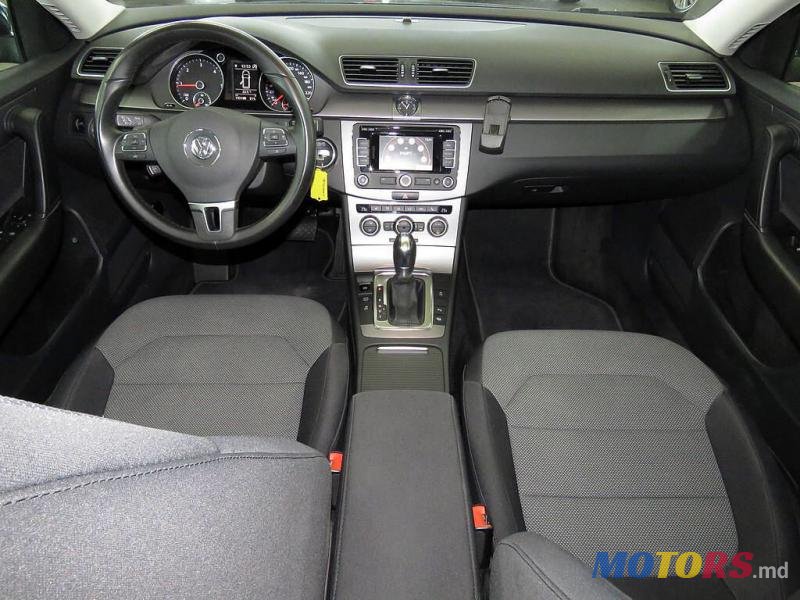 2013' Volkswagen Passat photo #6