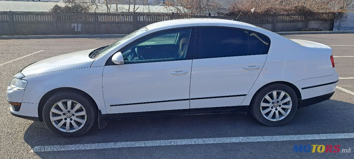 2010' Volkswagen Passat photo #4