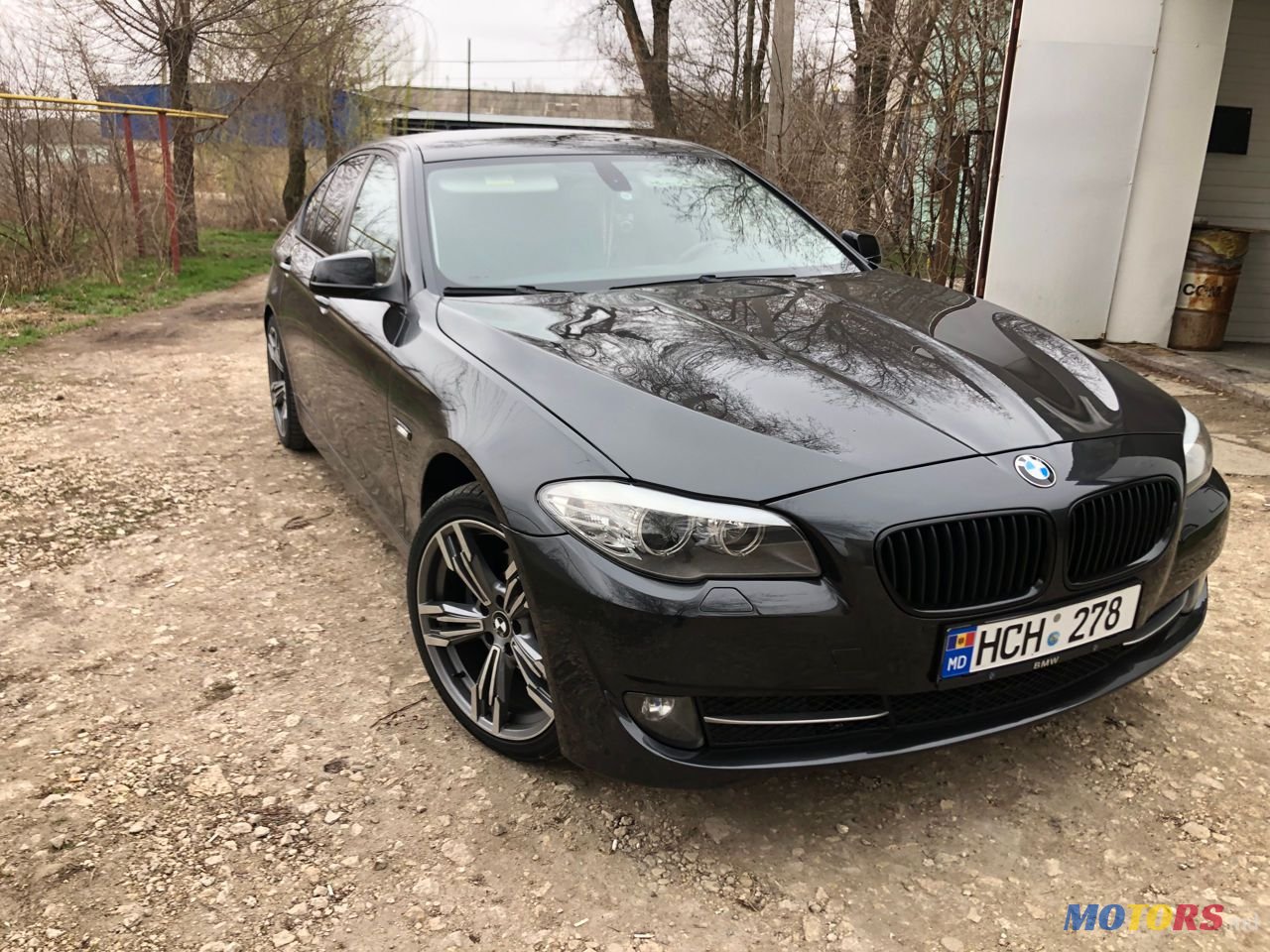 2011' BMW 5 Series photo #6