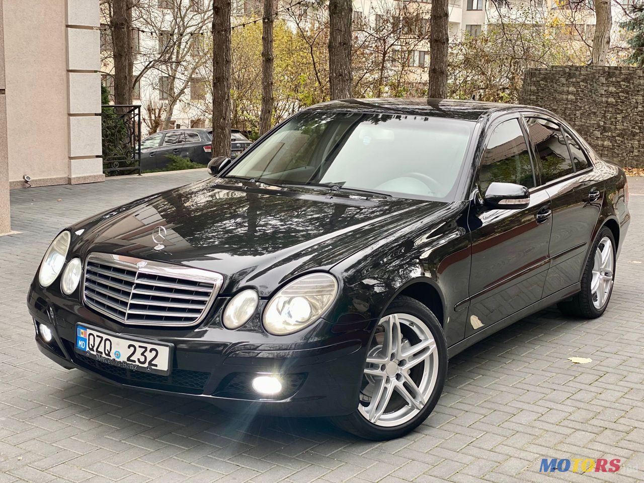 2009' Mercedes-Benz E Класс photo #2