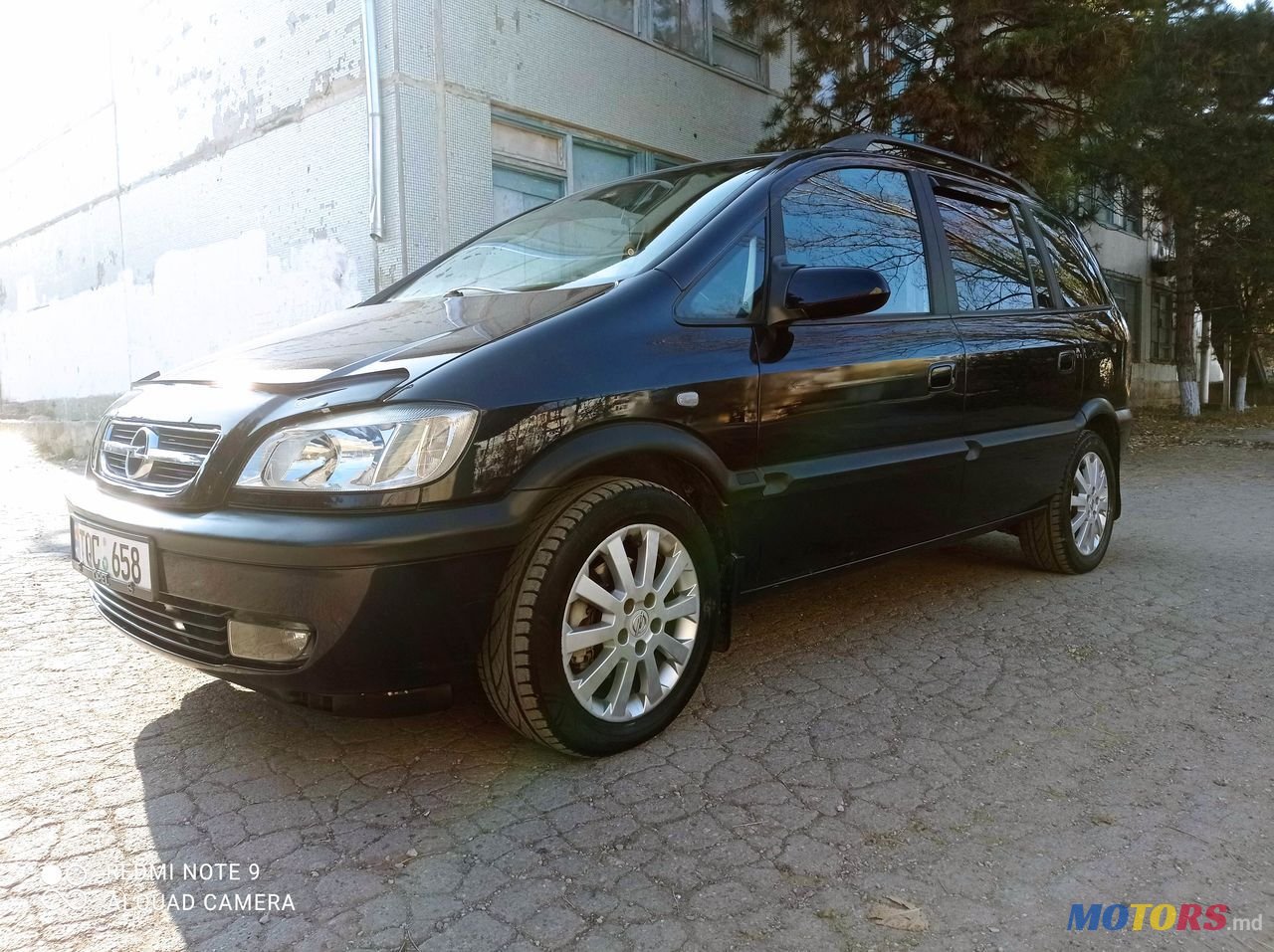 2004' Opel Zafira photo #2