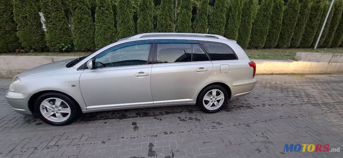 2005' Toyota Avensis photo #4