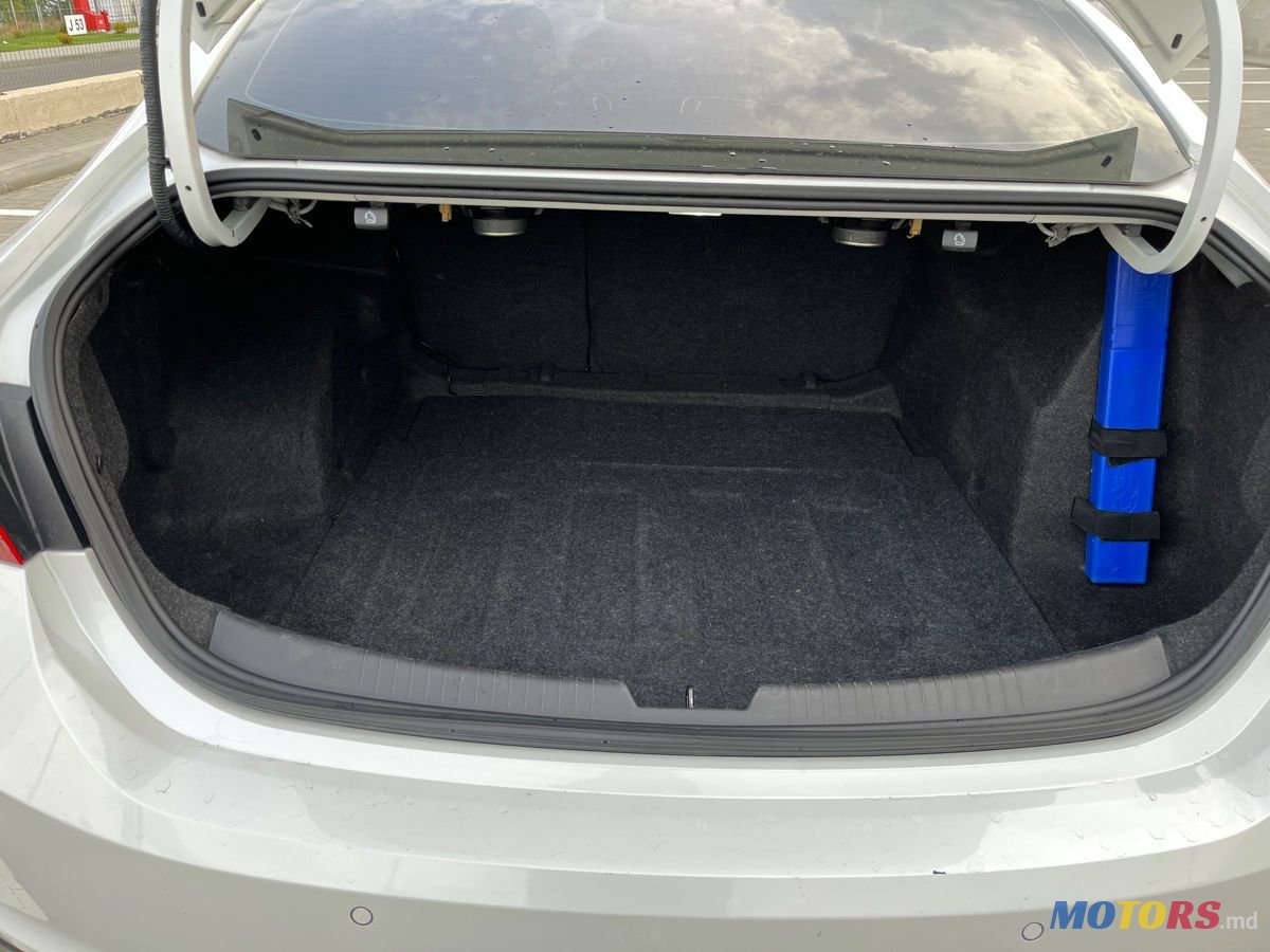2016' Chevrolet Malibu photo #5