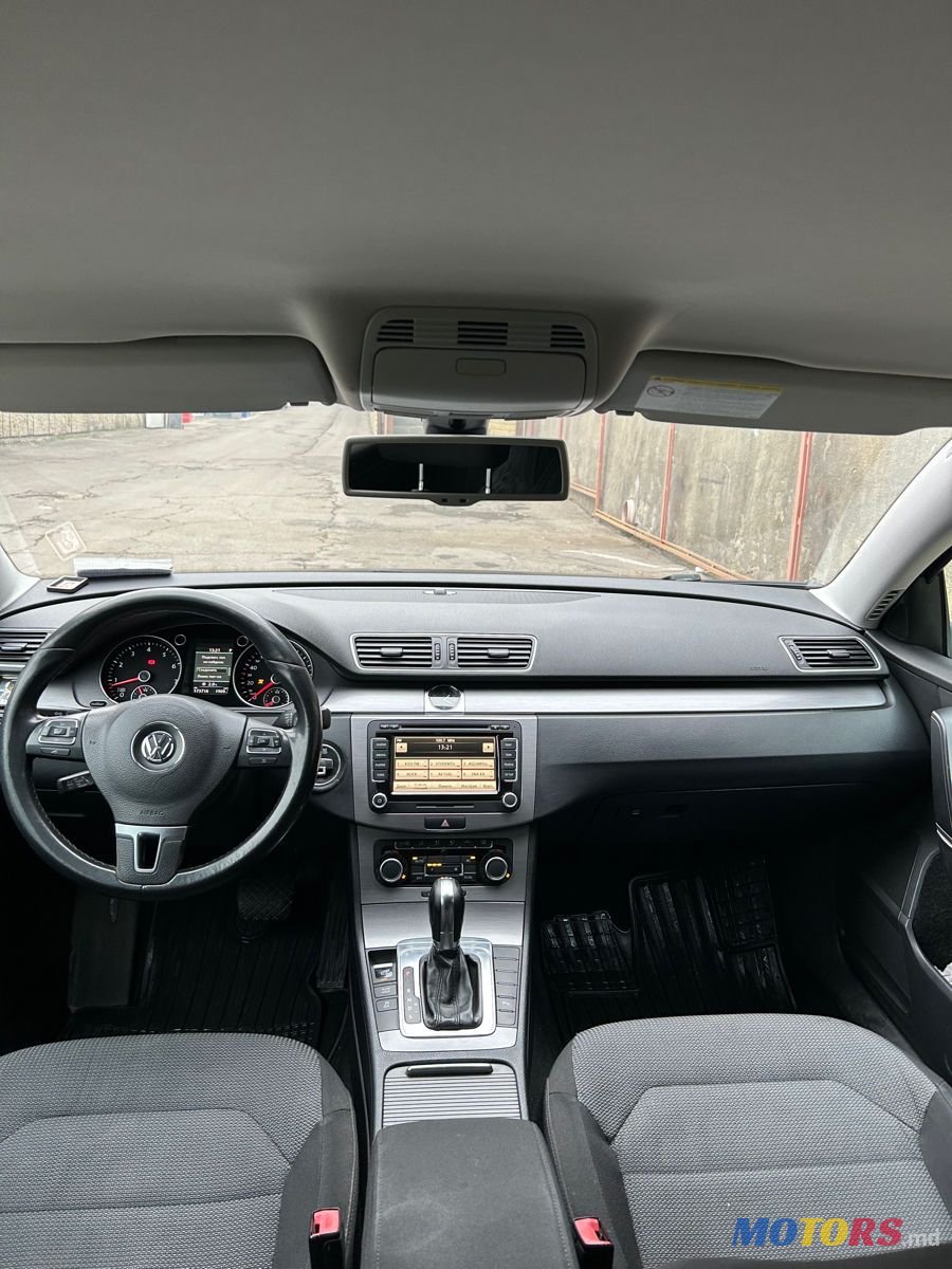 2011' Volkswagen Passat photo #6