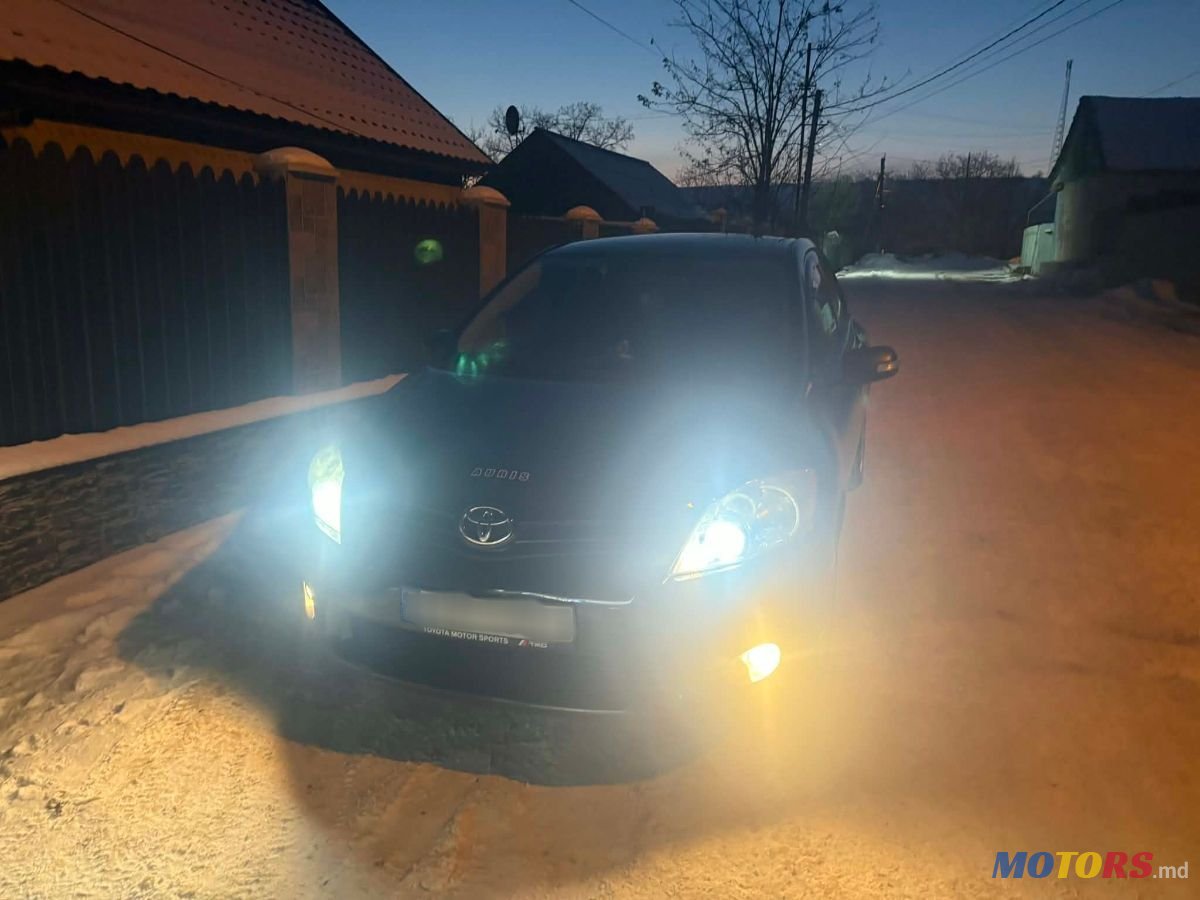 2010' Toyota Auris photo #5