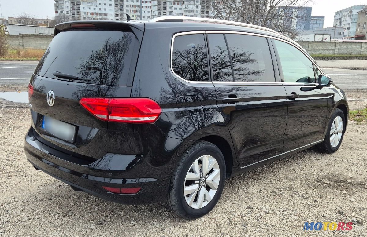 2016' Volkswagen Touran photo #3