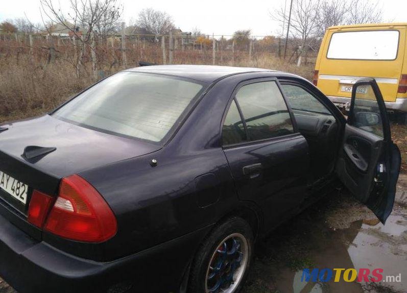 2001' Mitsubishi Mirage Dingo photo #2