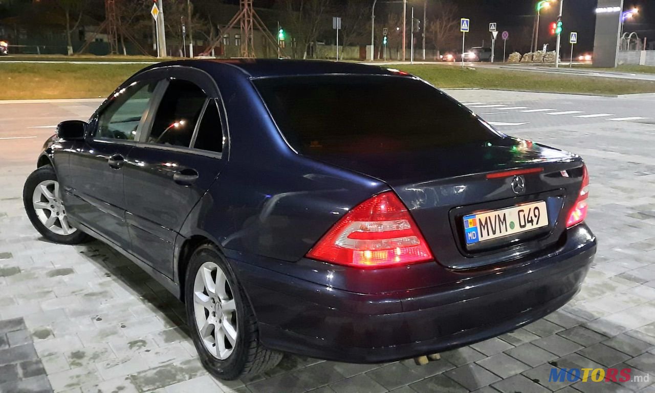 2005' Mercedes-Benz C Класс photo #1
