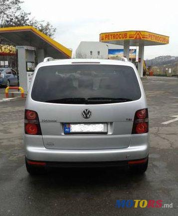 2008' Volkswagen Touran photo #2