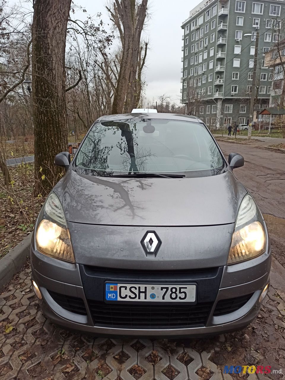 2010' Renault Scenic photo #2