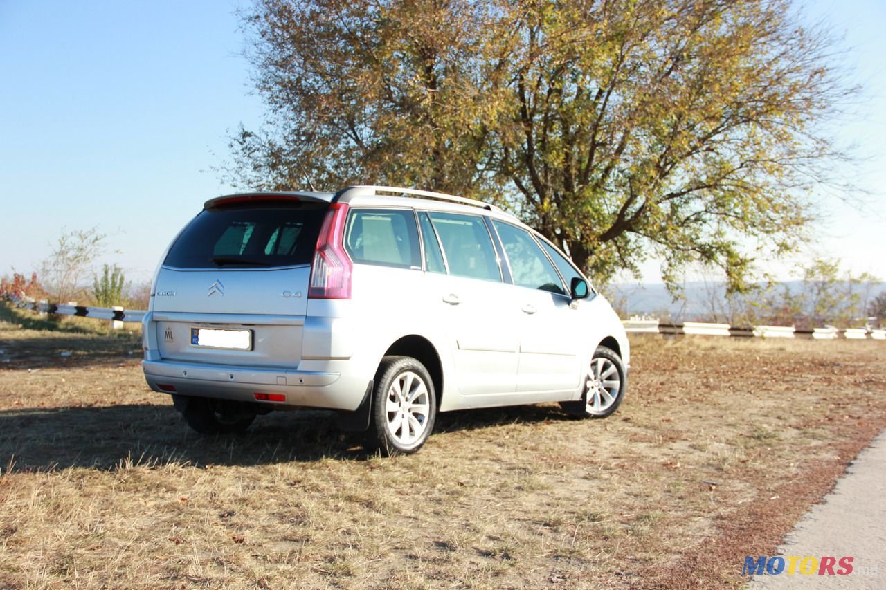 2010' Citroen C4 Picasso photo #3