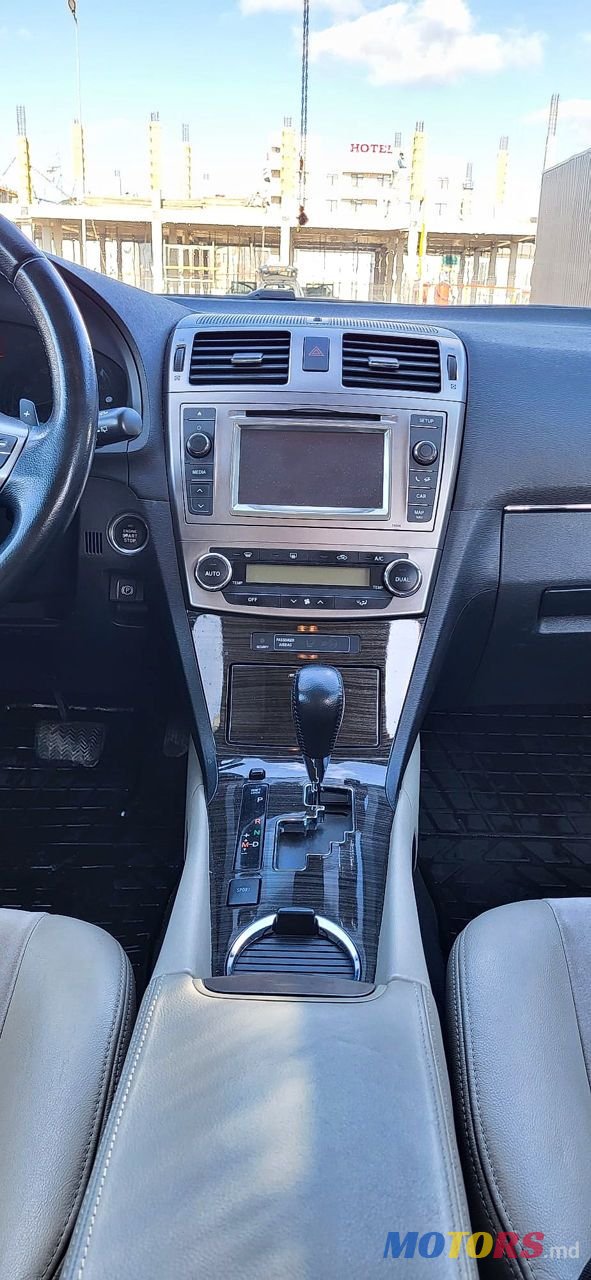 2012' Toyota Avensis photo #4