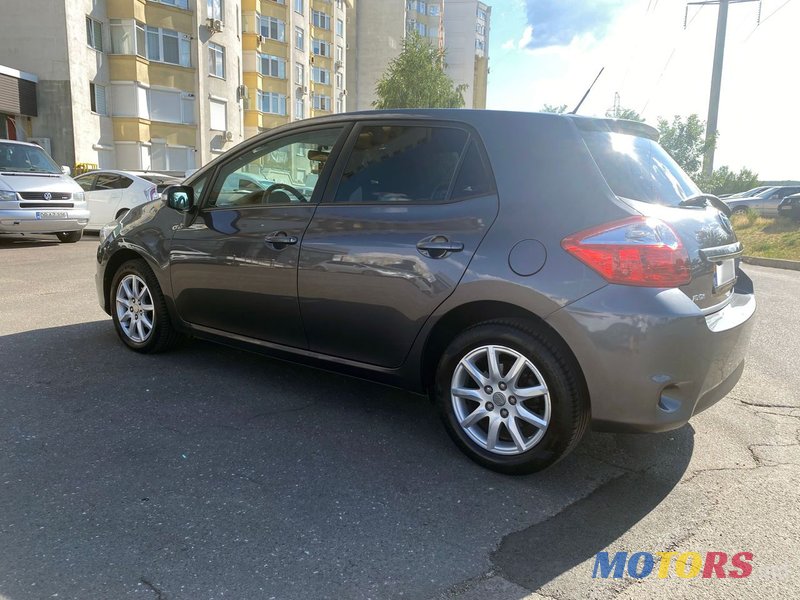 2012' Toyota Auris photo #2