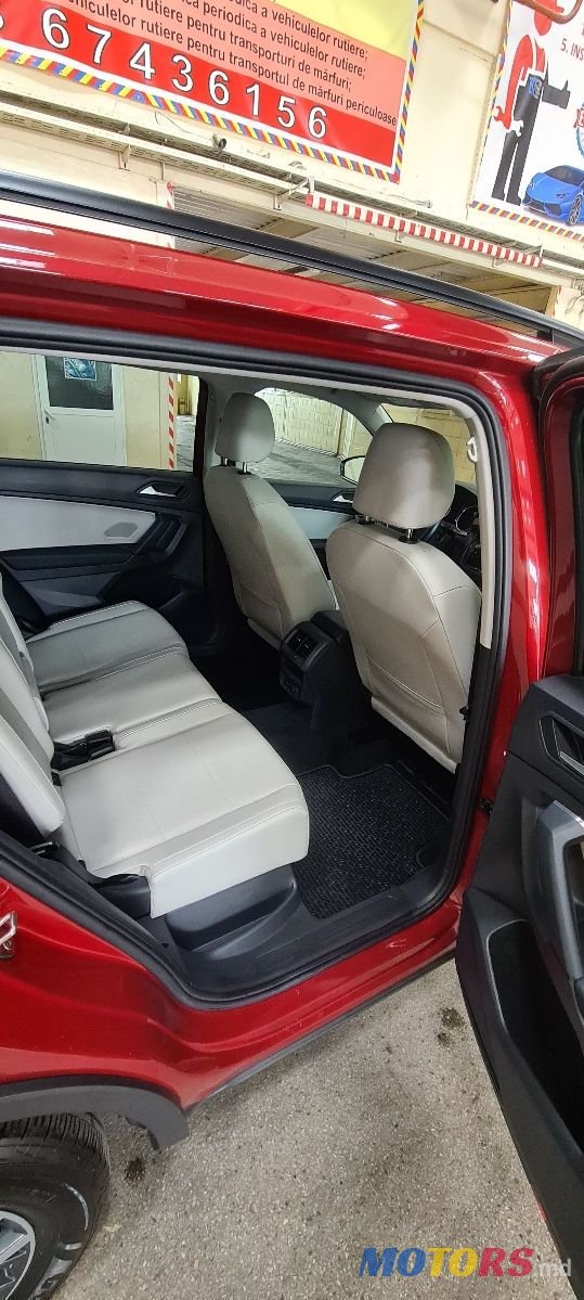 2019' Volkswagen Tiguan photo #5