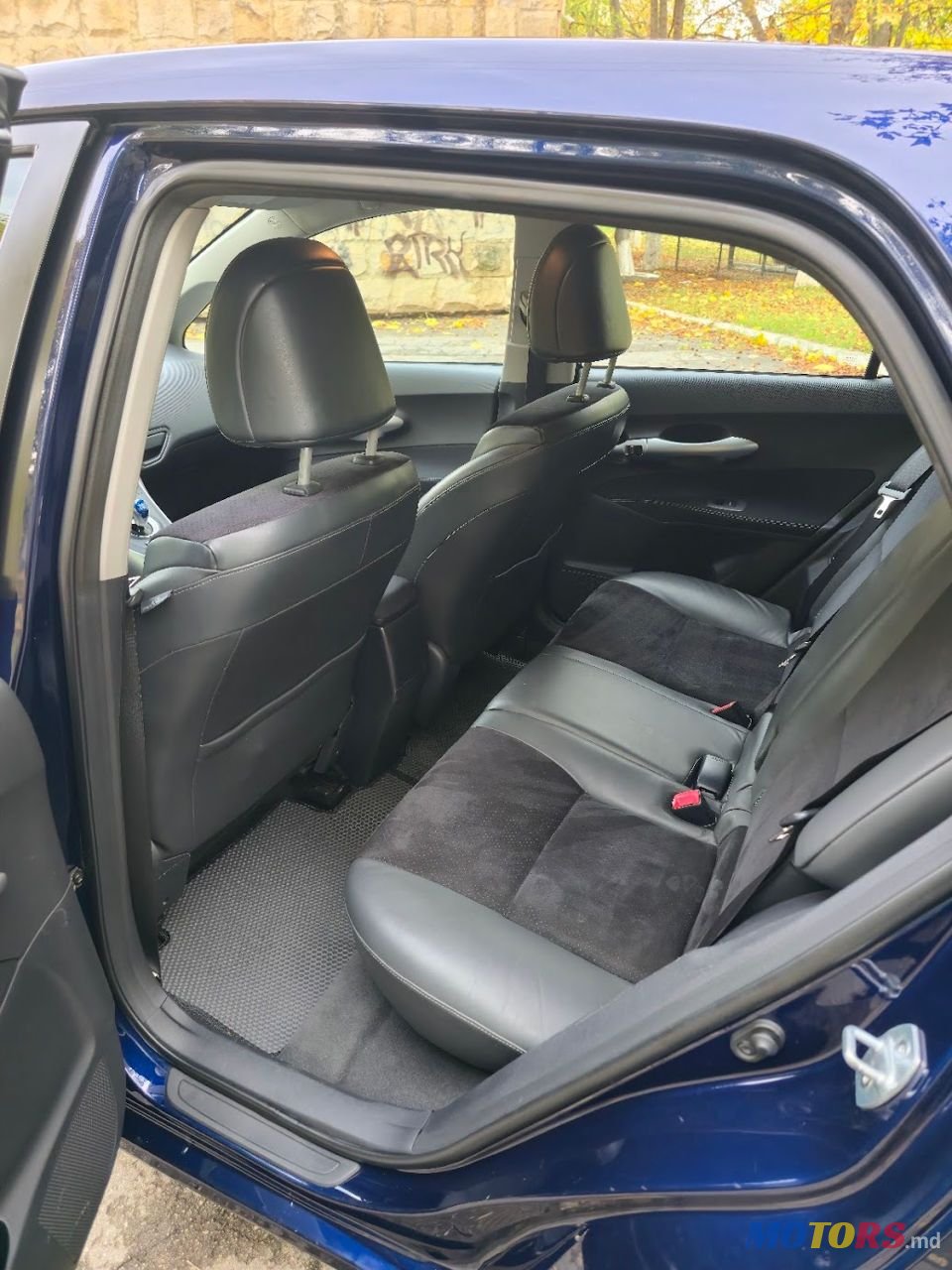 2012' Toyota Auris photo #6