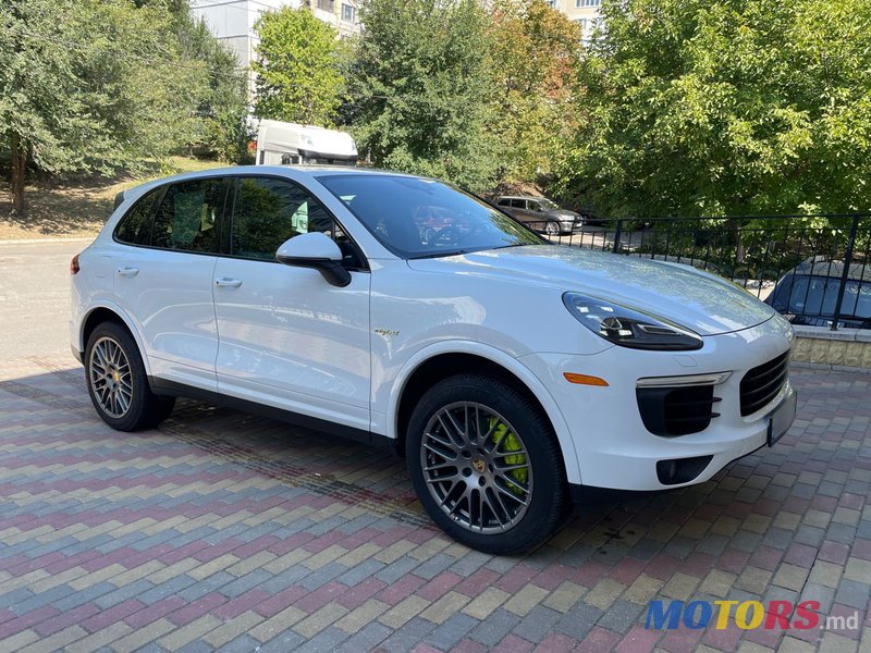 2017' Porsche Cayenne photo #2