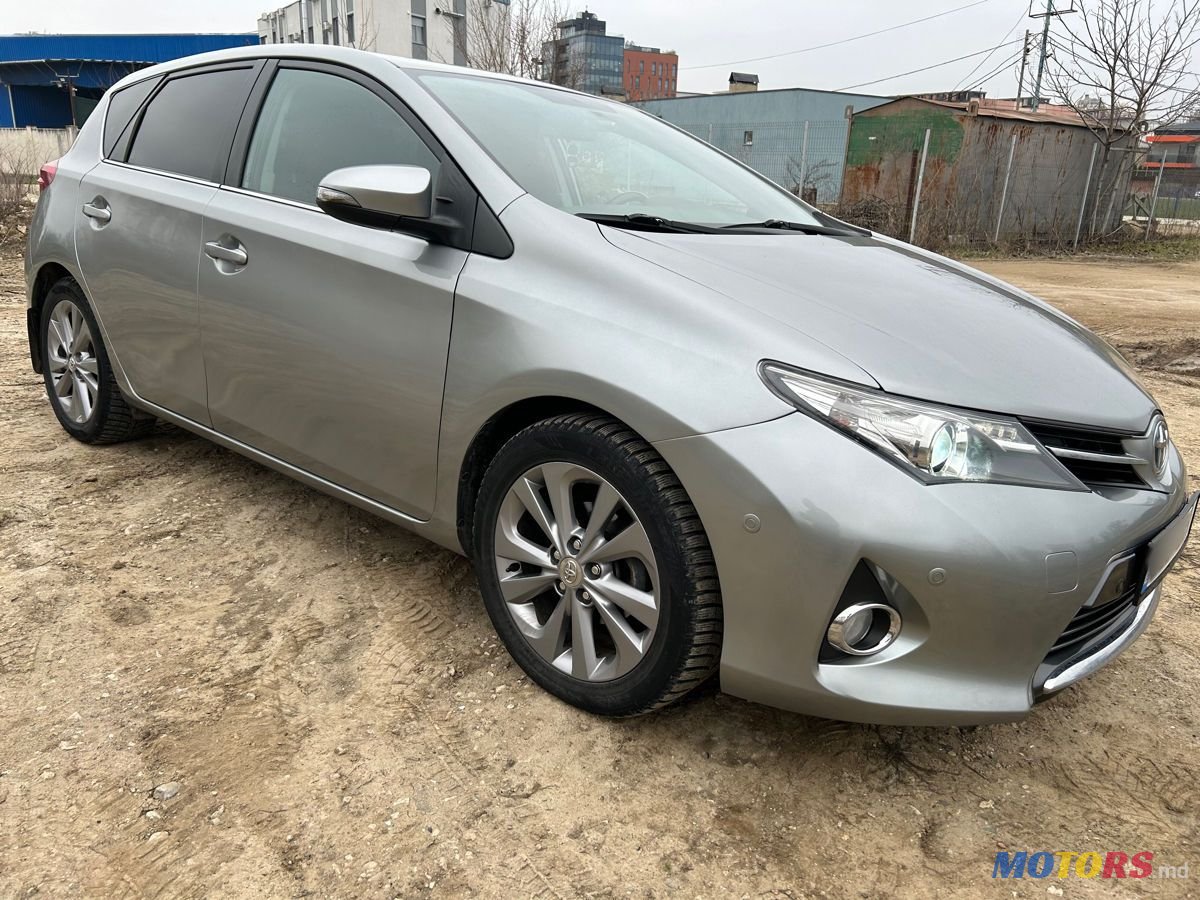 2013' Toyota Auris photo #6