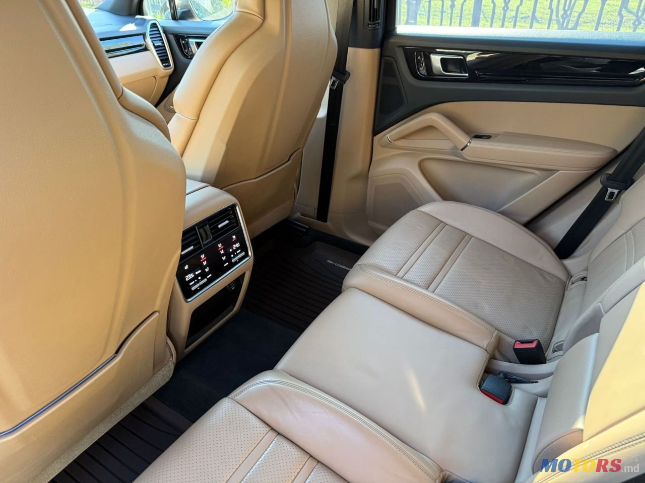 2019' Porsche Cayenne photo #5