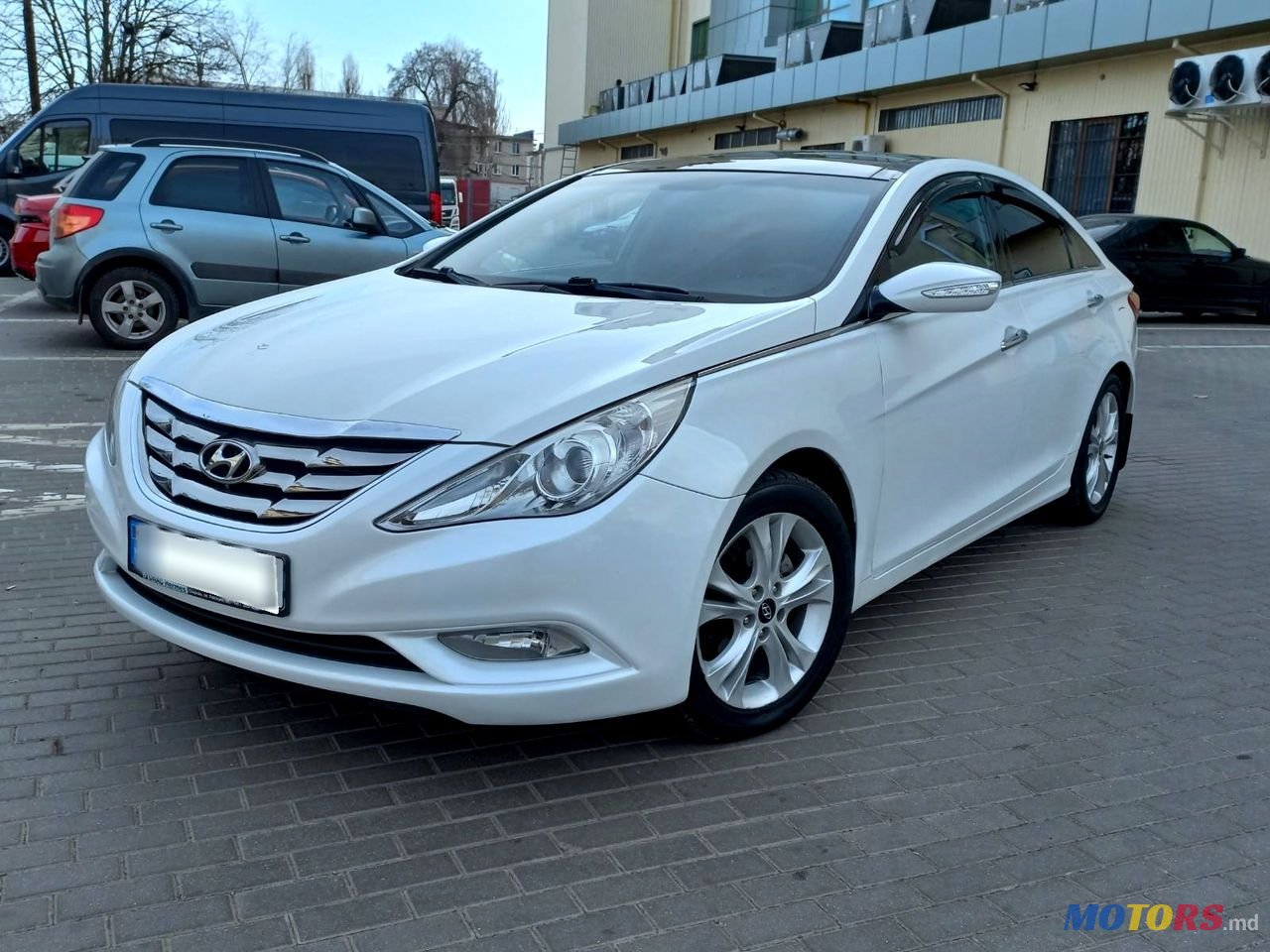 2011' Hyundai Sonata photo #1