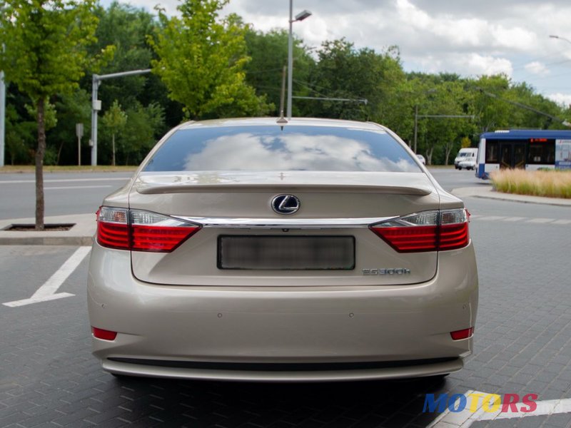2014' Lexus Es Series photo #4