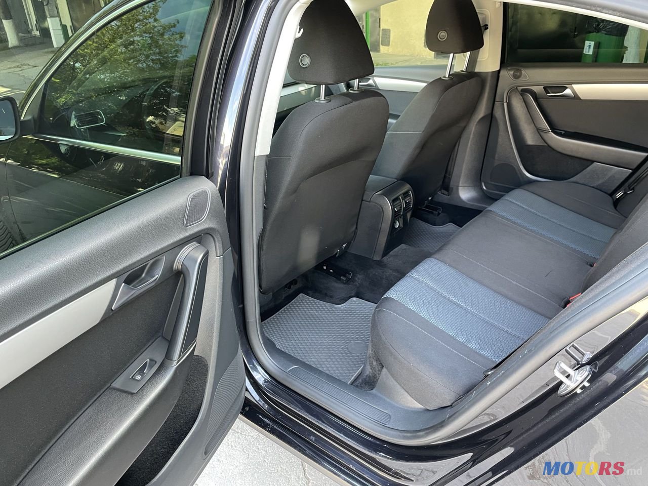 2013' Volkswagen Passat photo #6