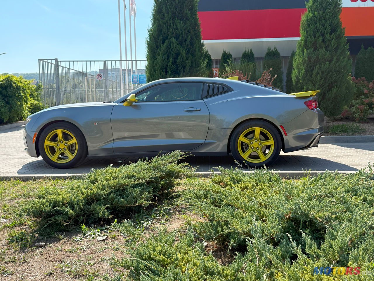 2020' Chevrolet Camaro photo #2