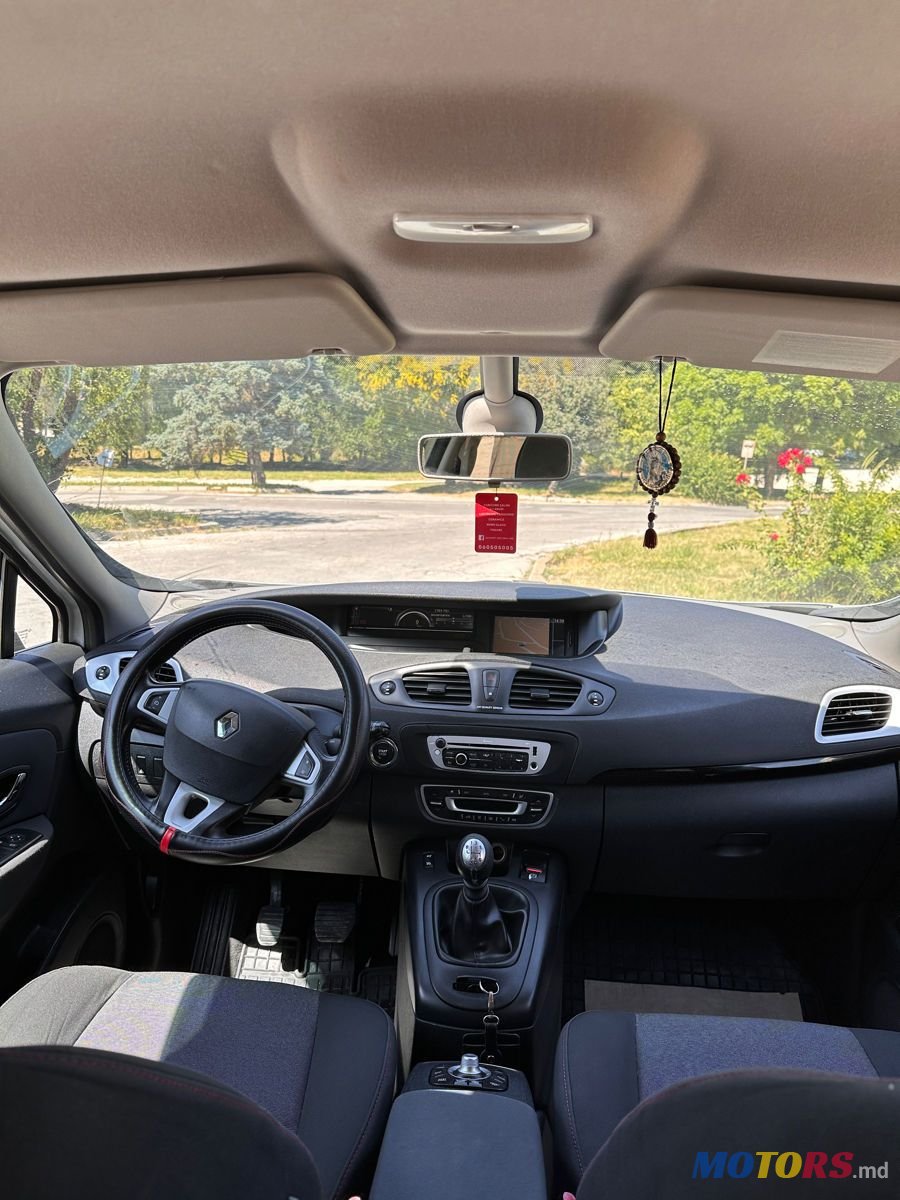2012' Renault Scenic photo #6