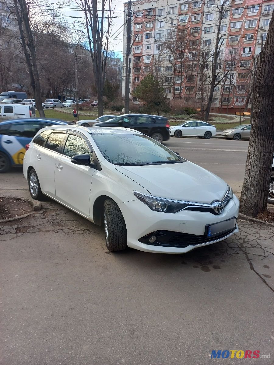 2015' Toyota Auris photo #1