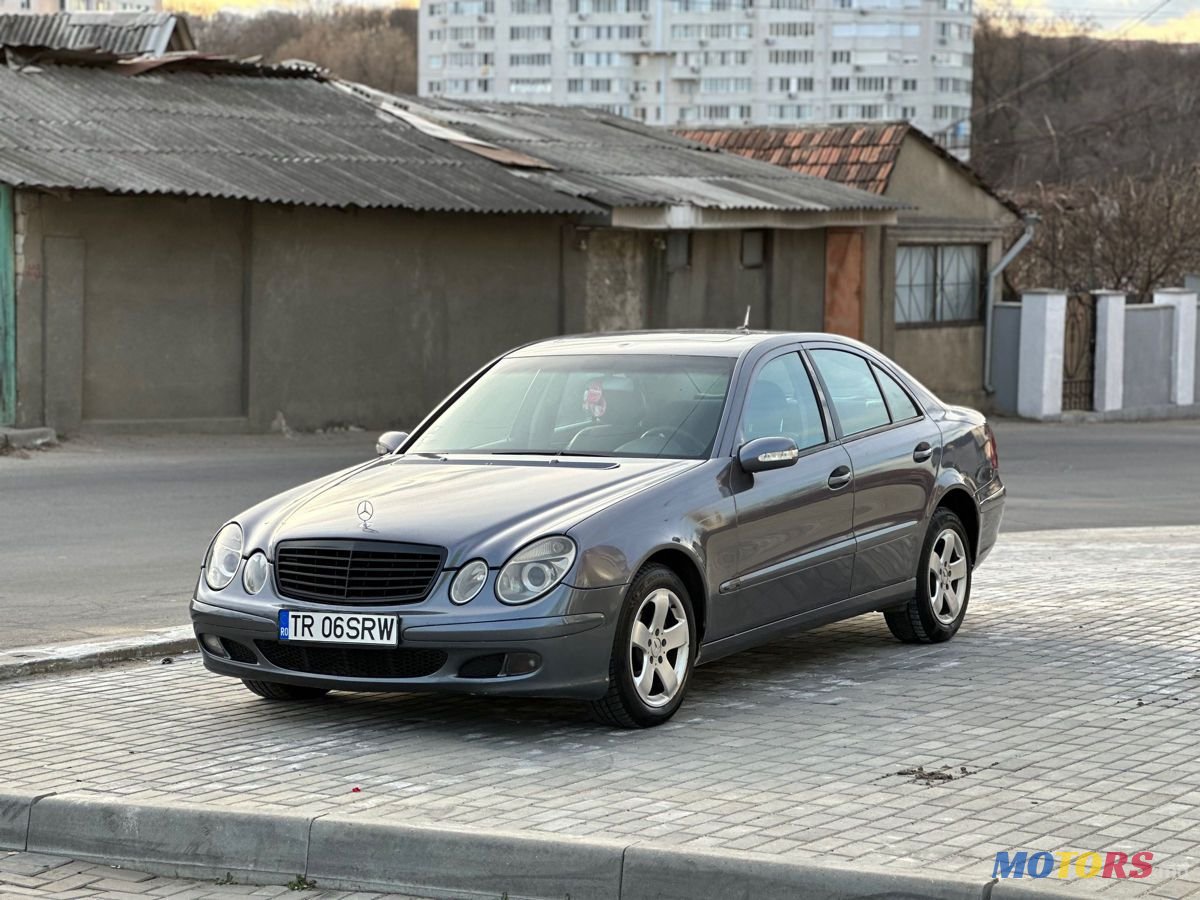 2005' Mercedes-Benz E Класс photo #2