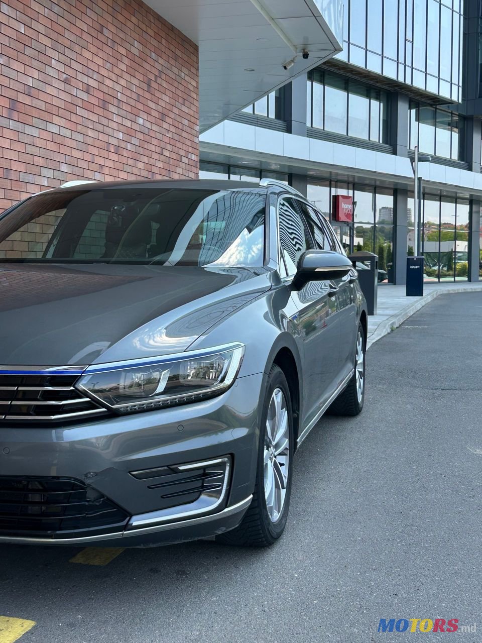 2016' Volkswagen Passat photo #2