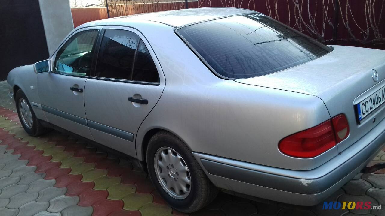 1998' Mercedes-Benz 220E photo #5