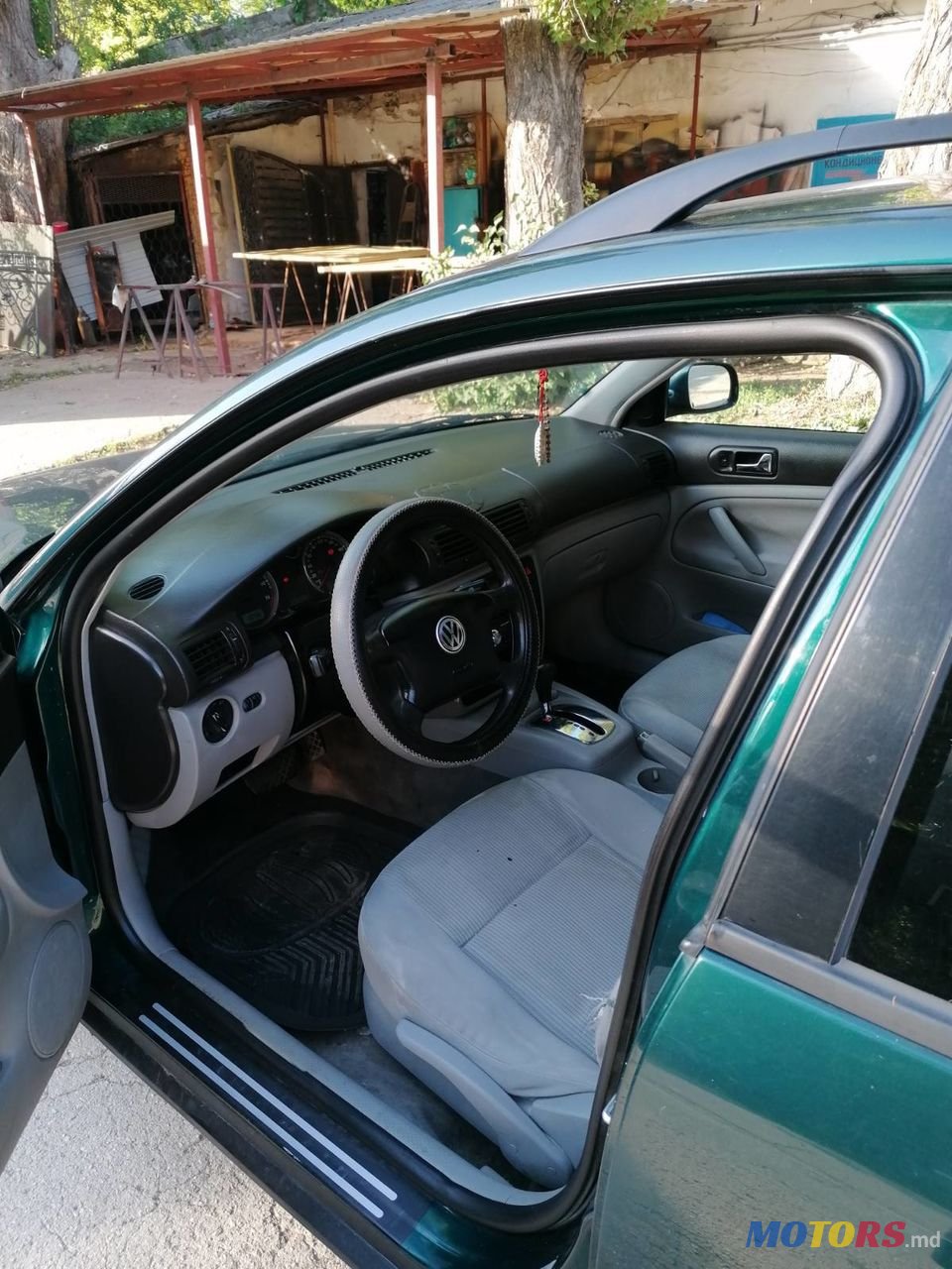 2002' Volkswagen Passat photo #6